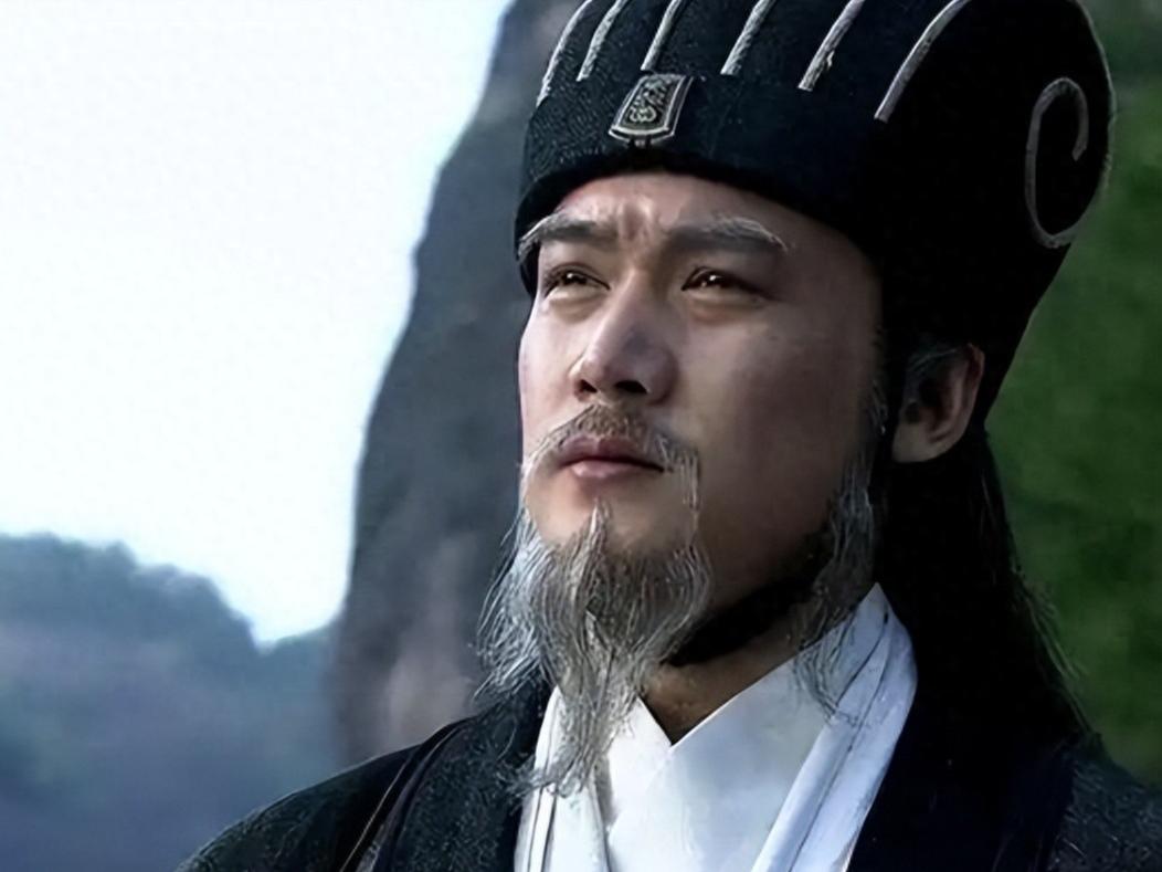 "三个臭皮匠顶个诸葛亮"这句话，可能从第一天起就传错了。

诸葛亮辅佐两朝三代刘