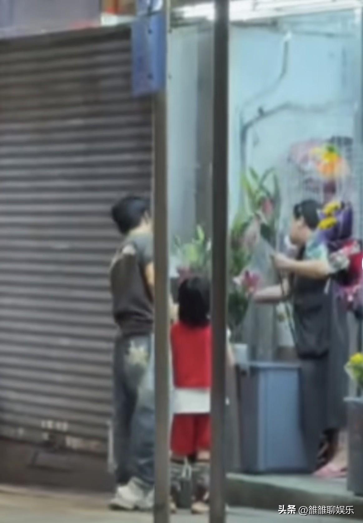 蔡少芬、张晋，冲上热搜。

3月31日，好久不见的蔡少芬，在社交平台发布了一条视