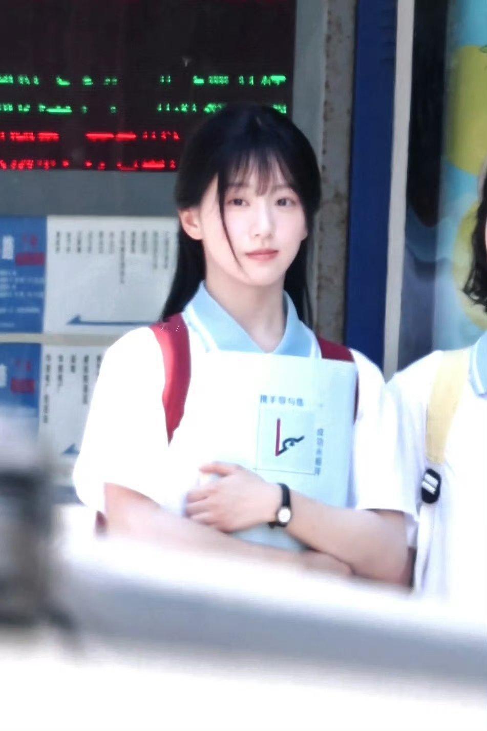 包上恩、周柯宇《炽夏》今日份路透 ​​​