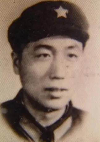 致敬海上英烈郭玉东：血肉之躯堵舰洞，青春铸魂守海疆
 
郭玉东（1950年10月