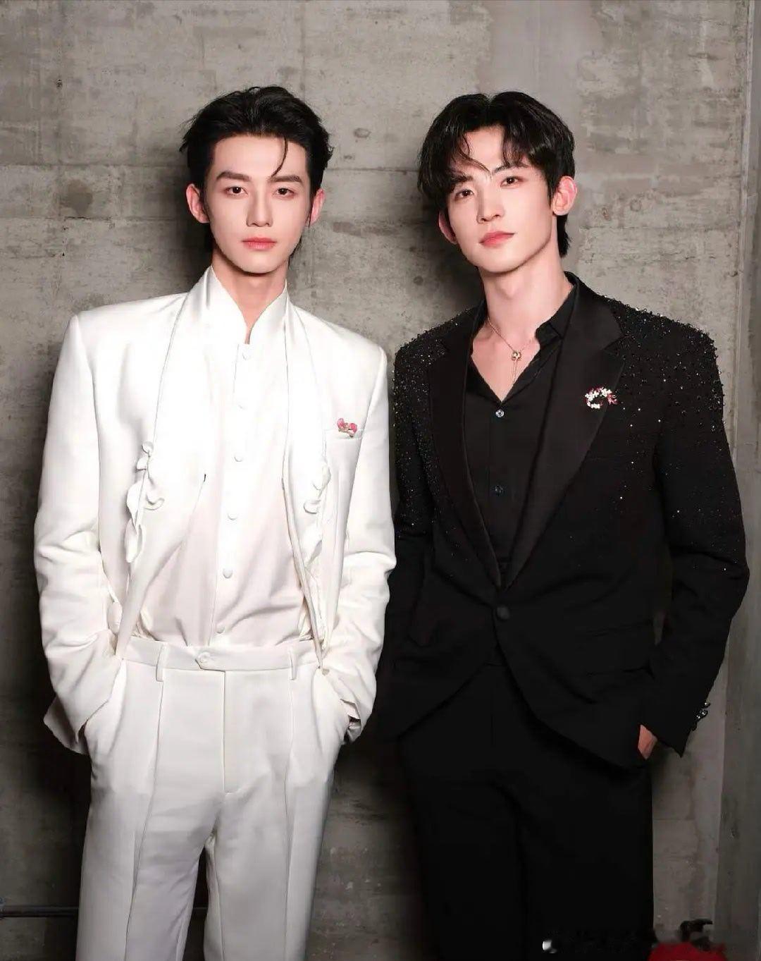 赖伟明、常华森合照，谁赢 