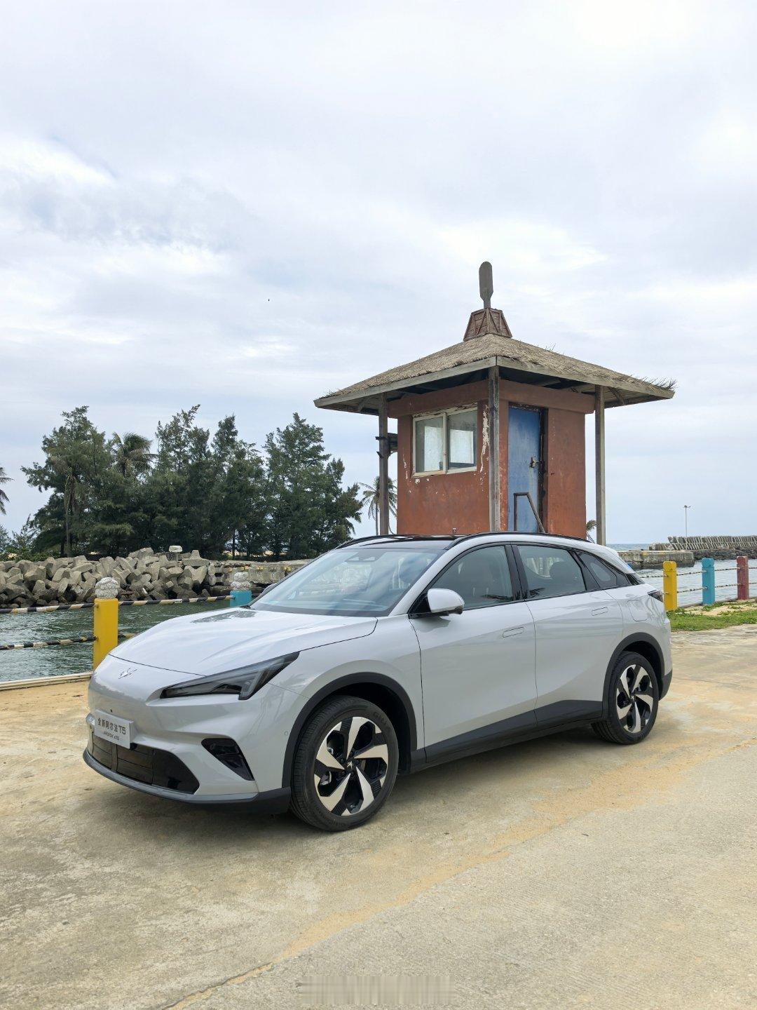 昨天试驾极狐全新阿尔法T5，顺路通过一段86.5km接近2小时的路程记录了一下电