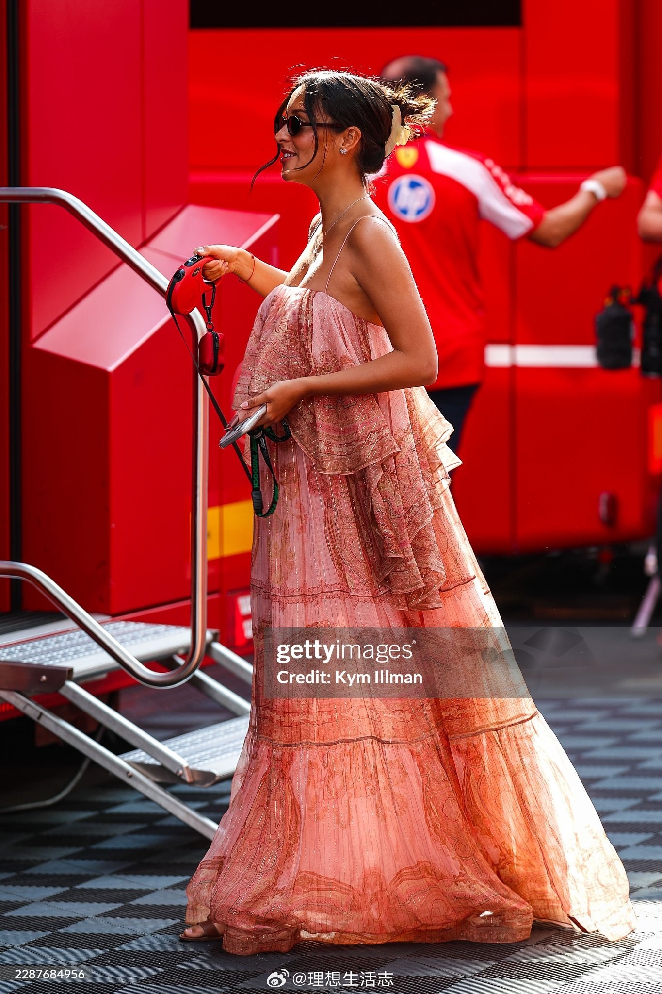 近日，法国模特、F1车手夏尔·勒克莱尔 (Charles Leclerc) 妻子