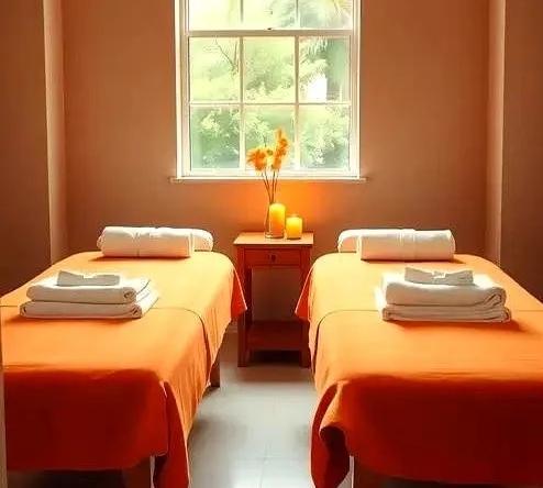 足疗店，门道很深——“易撕裤”、“调光玻璃”让人防不胜防

现在经济不景气，满大