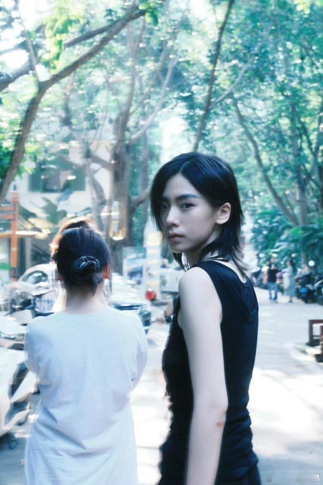 内娱00花斩女款又上新了 一眼就记住的长相！王晓赟子的清冷感不是“木头美人”，弹