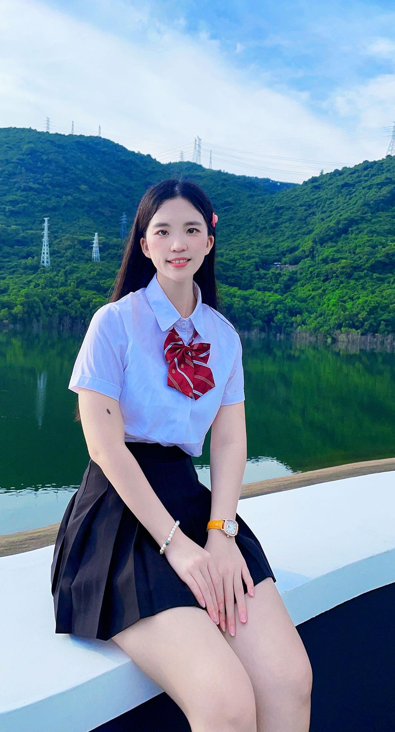 每一次想要放弃的时候，想想为什么开始；初心不改，才能所向披靡。
美女 今日穿搭 