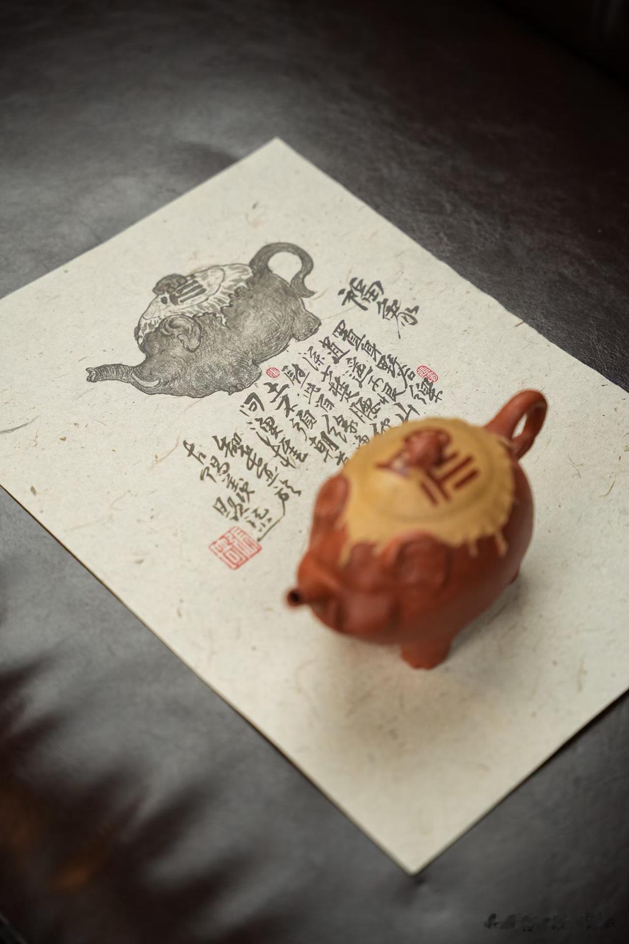 以适合泡普洱茶的壶型为例
泡普洱茶的紫砂壶容积一般要比泡乌龙茶的大些。由于云南大