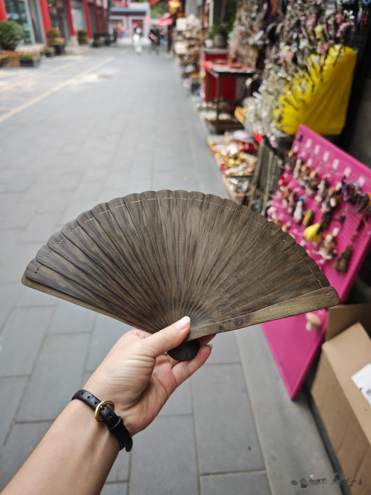 我们读书、讨论、记录，不是为了成为圣人，而是为了在喧嚣中，听见自己的声音。
 