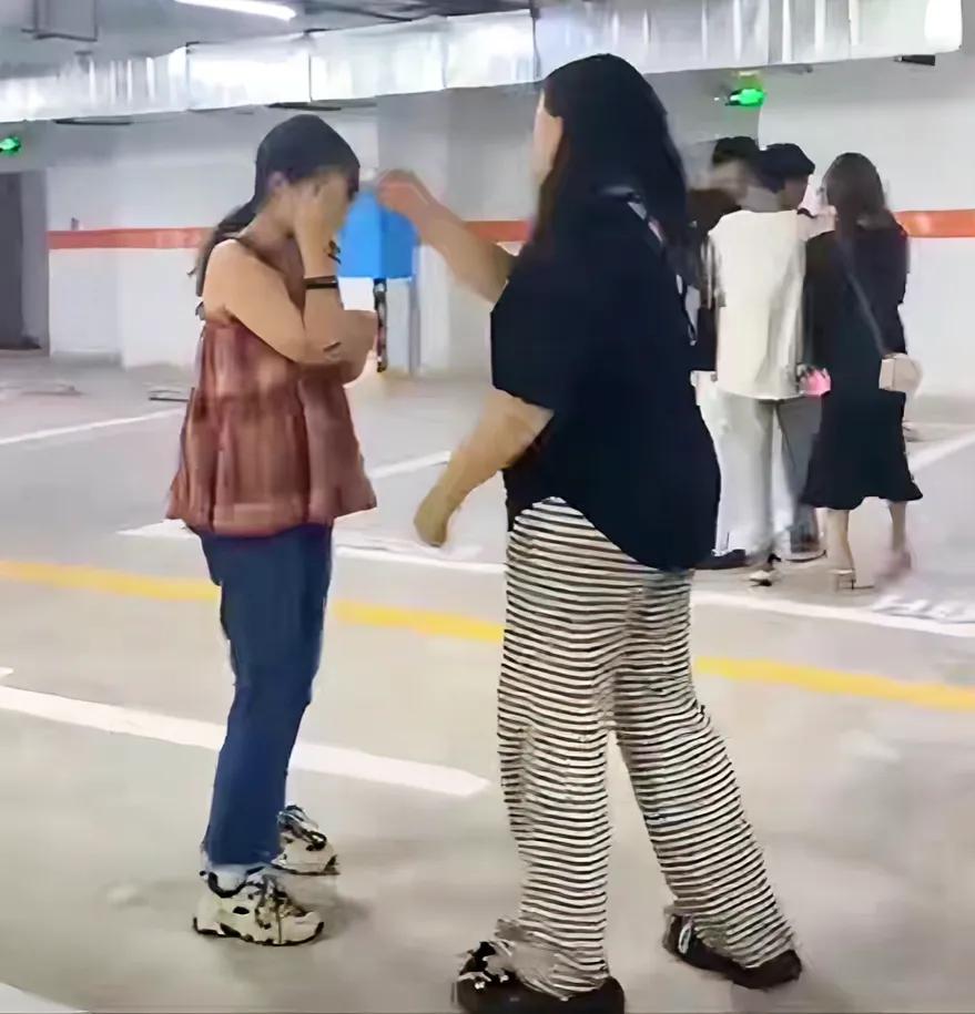题：1
#拒绝校园霸凌，守护美好校园# 

校园是我们学习和成长的重要场所，然而
