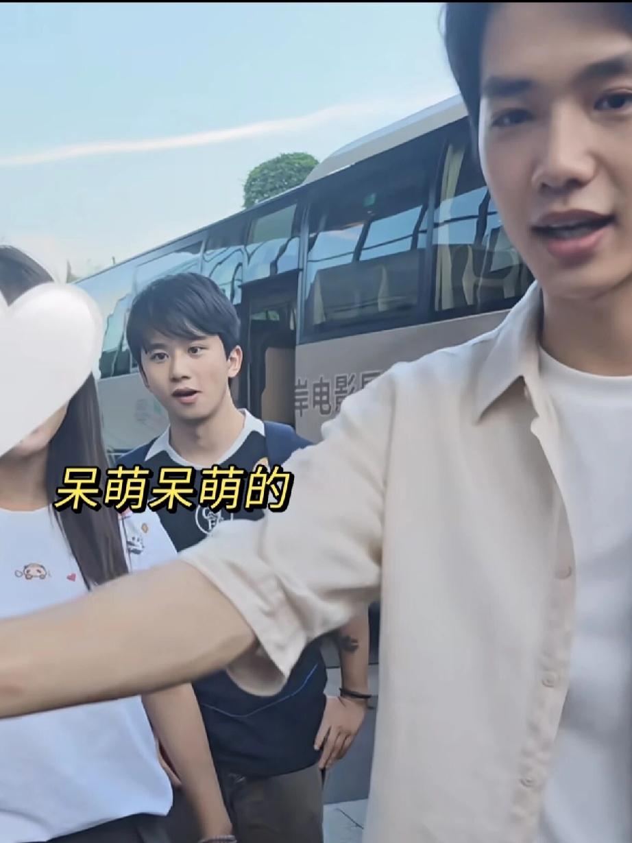 之前看《给阿嬷的情书》王彦桐路演的时候，就发现他身边有个小伙子长得也挺帅的。那时