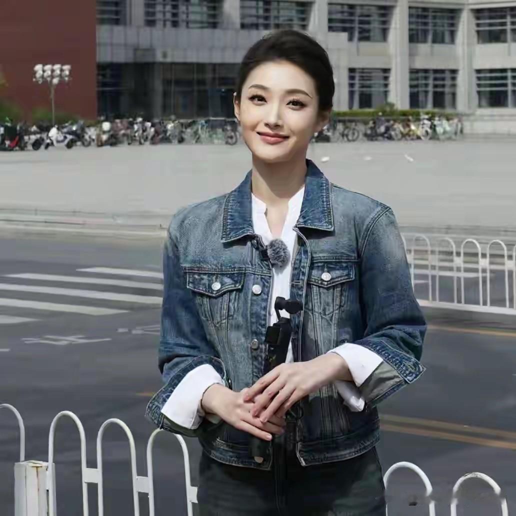央视新闻频道主持人迟茜长得好漂亮啊，她的颜值不输刘心悦，是新生代主持人里比较有气