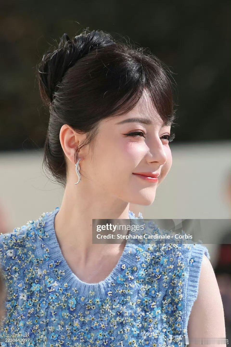 迪丽热巴，娜扎，周也室外光线下的g社生图，美的好夸张的几个人 ​ ​​​