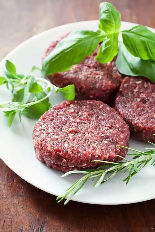 来喽来喽，牛肉饼教程，真的是超级简单牛肉选精瘦肉，一定去掉那些筋头巴脑的只剩瘦肉
