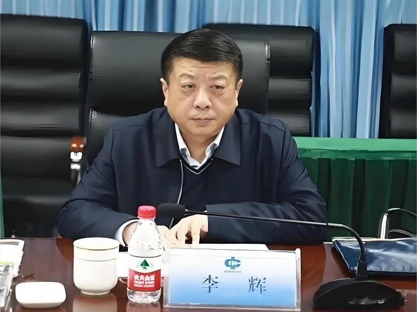 今天中煤电力的李辉上了热搜，
他长期在煤炭电力行业工作，
工作经验非常的丰富，