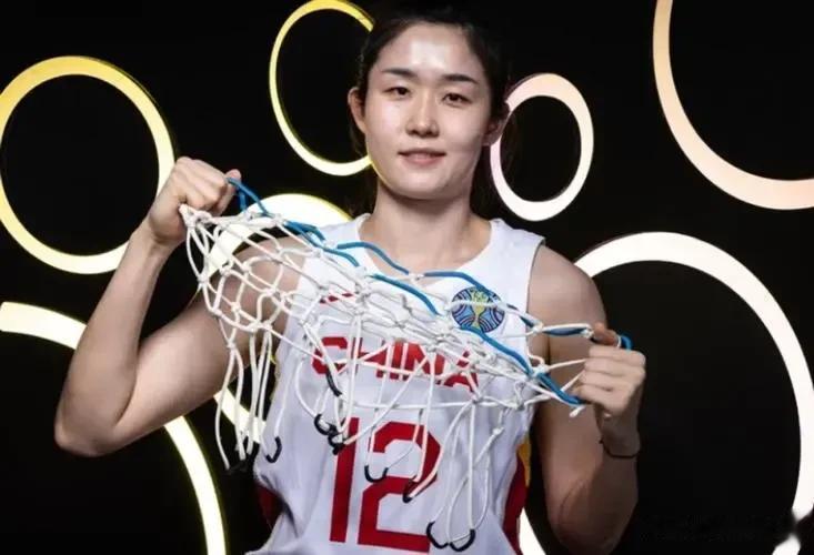  重回亚洲之巅，恭喜中国女篮时隔12年重新夺得亚洲杯冠军。
李梦在最后五分钟拿到