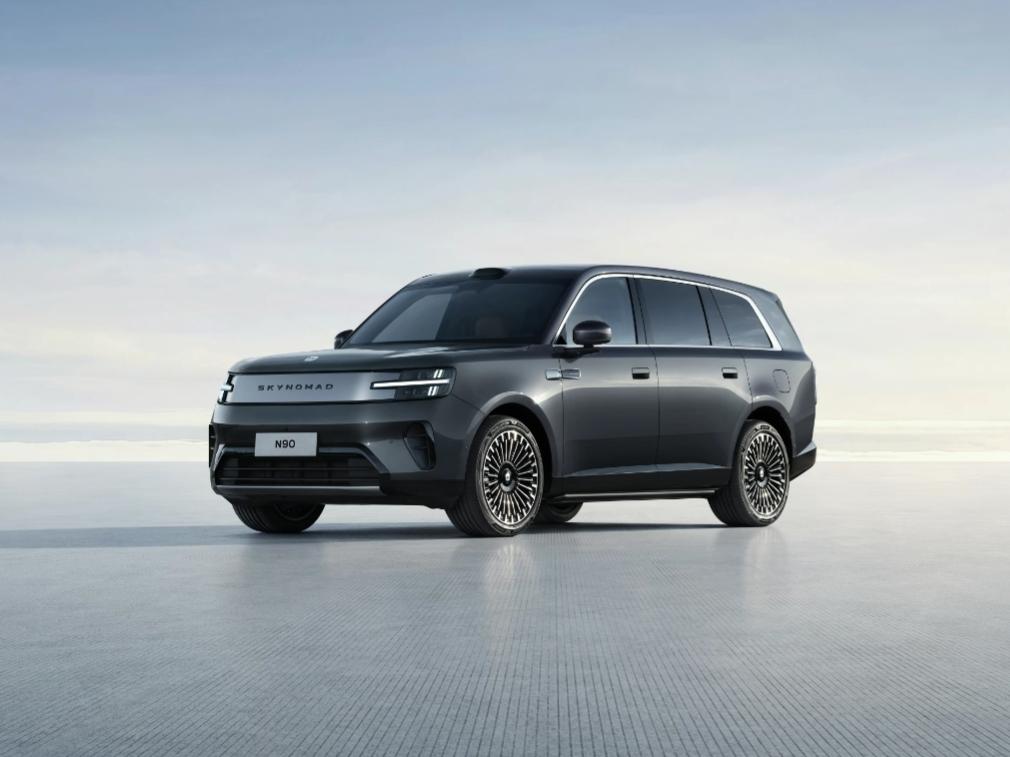 大型六座增程SUV，专门针对露营玩家打造，后备箱拓展能力强，自带外放电功能。目前