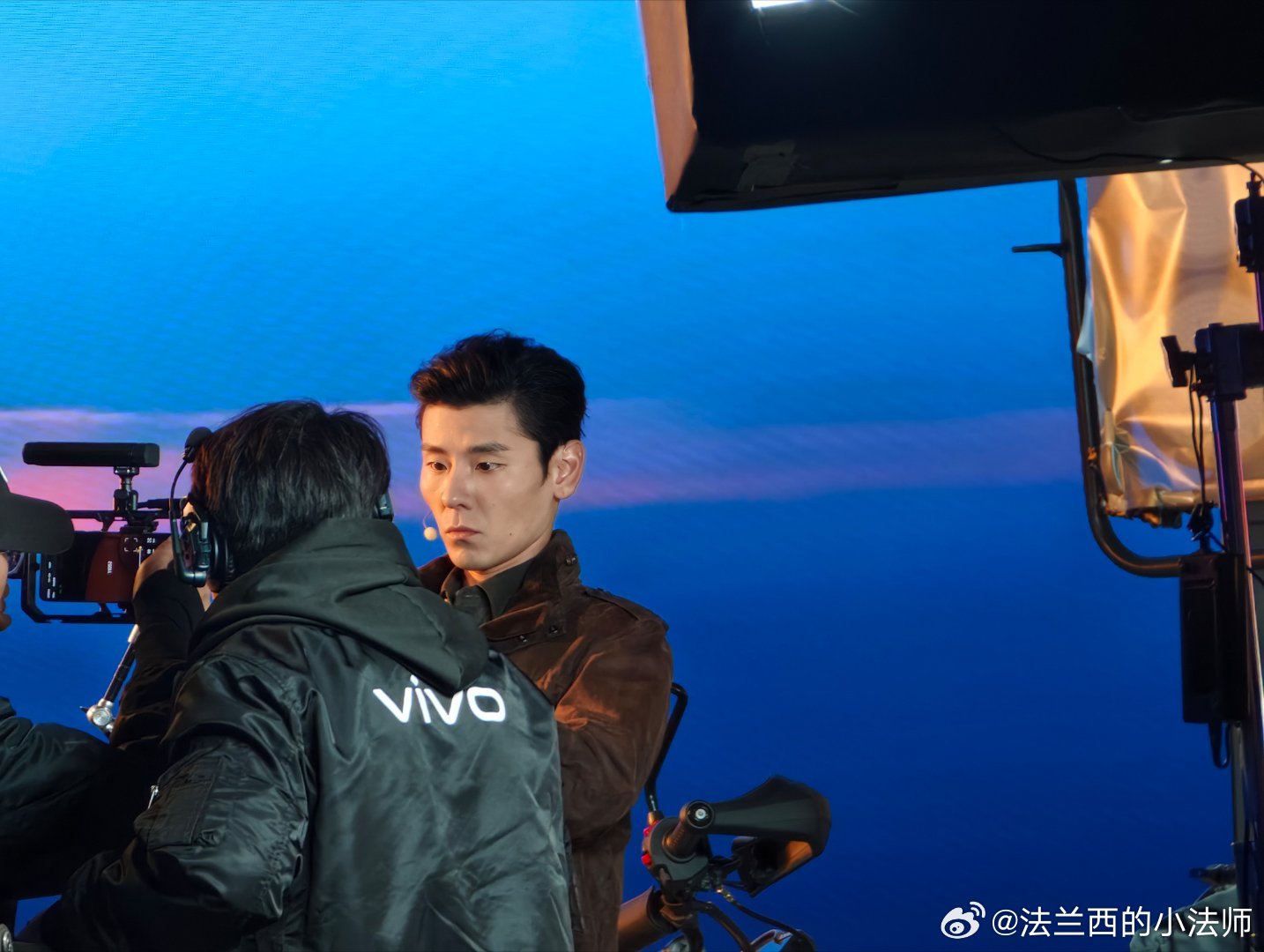 还真的来现场了！我还挺喜欢他演的角色，尤其是边水往事里的王安全！ 