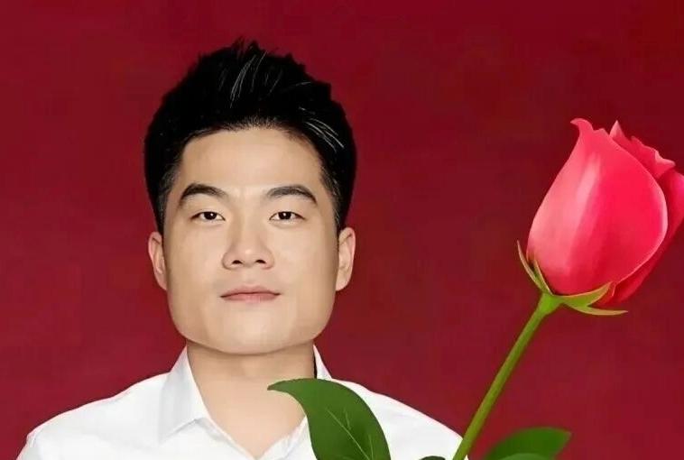 董宇辉是什么样的人宇，宙也；辉，光也，你懂的！