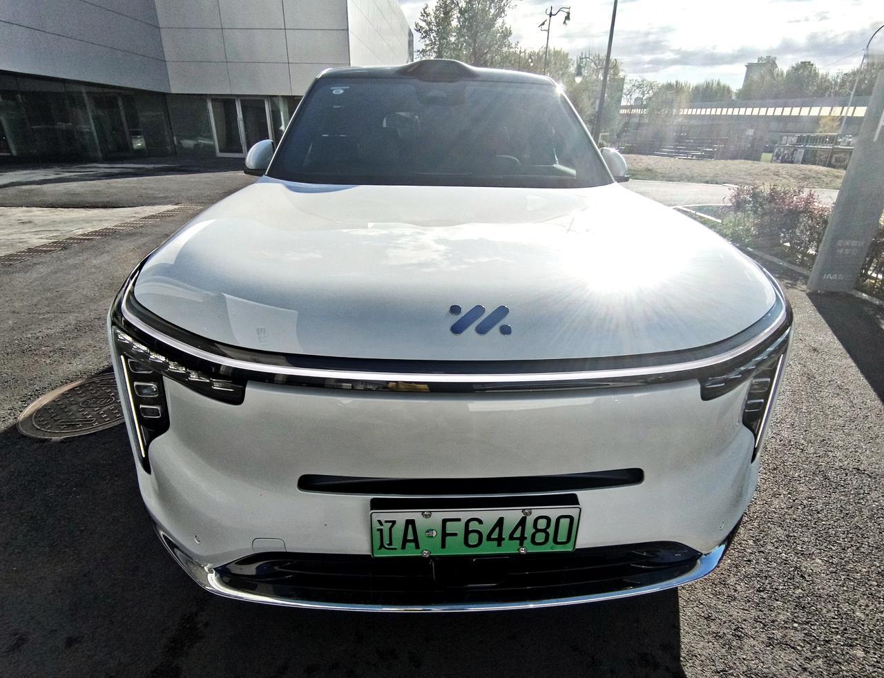 豪华智能旗舰SUV《智己LS8》
  智己LS8是上汽集团智己汽车旗下，一款跨时