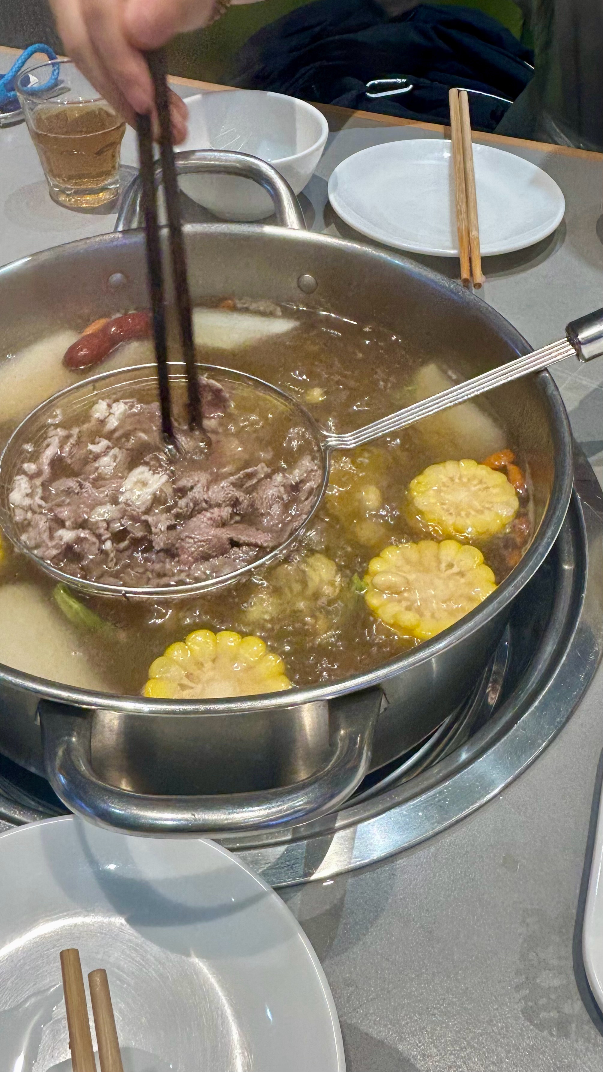他开会开到好晚 这顿火锅等了他好几个小时！ 