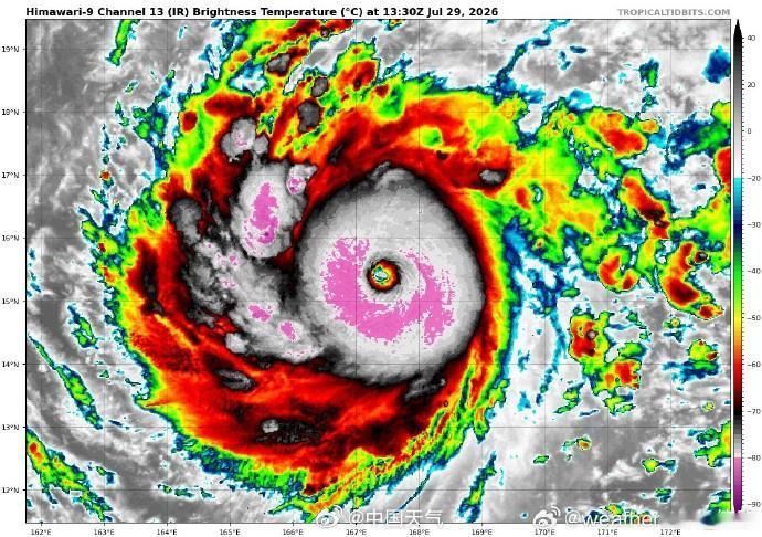 据中国天气7月30日消息，今年第13号台风“白海豚”昨天2时加强为超强台风级后，