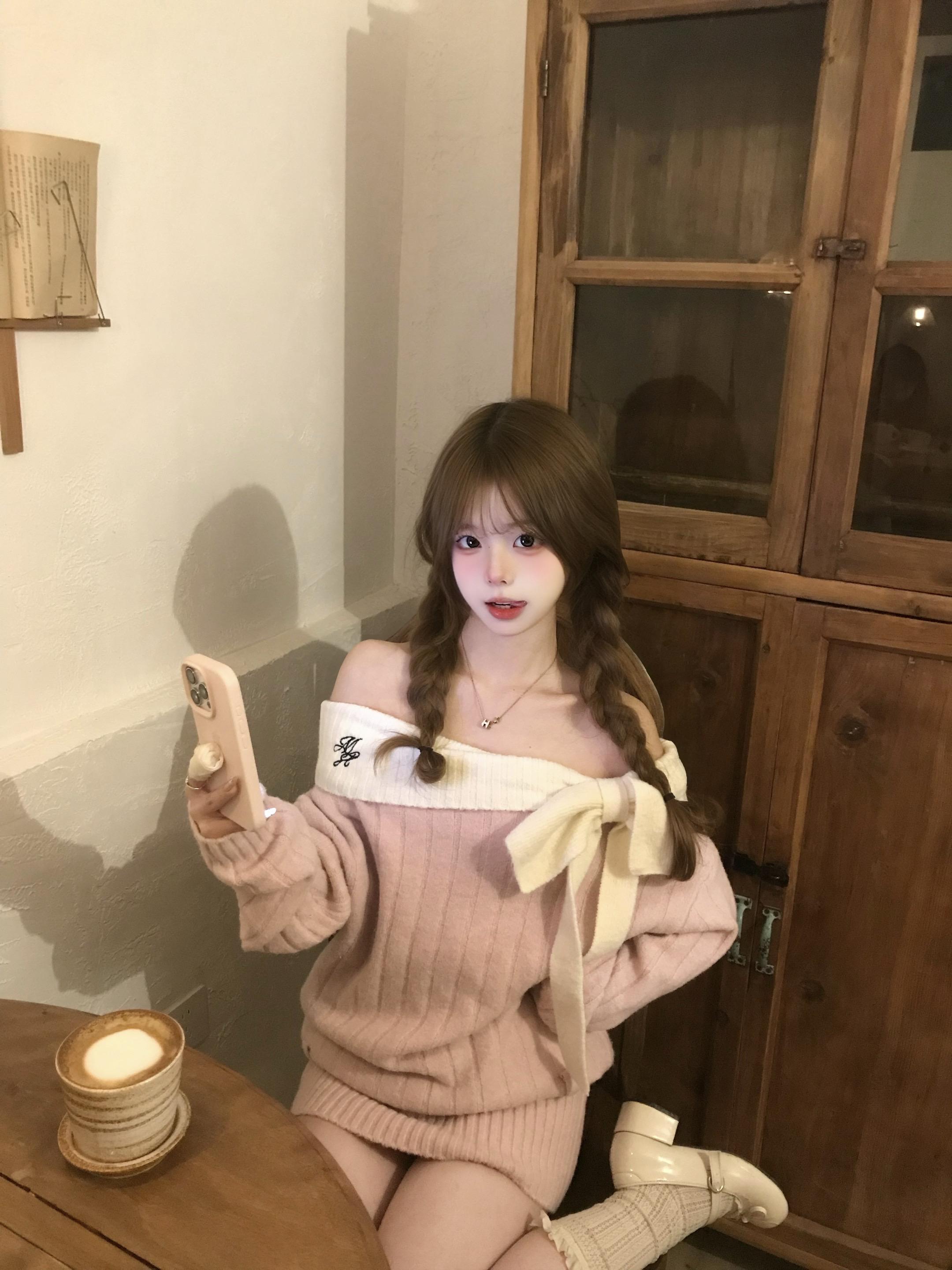 把我心搞得一团糟还在那萌萌的笑。