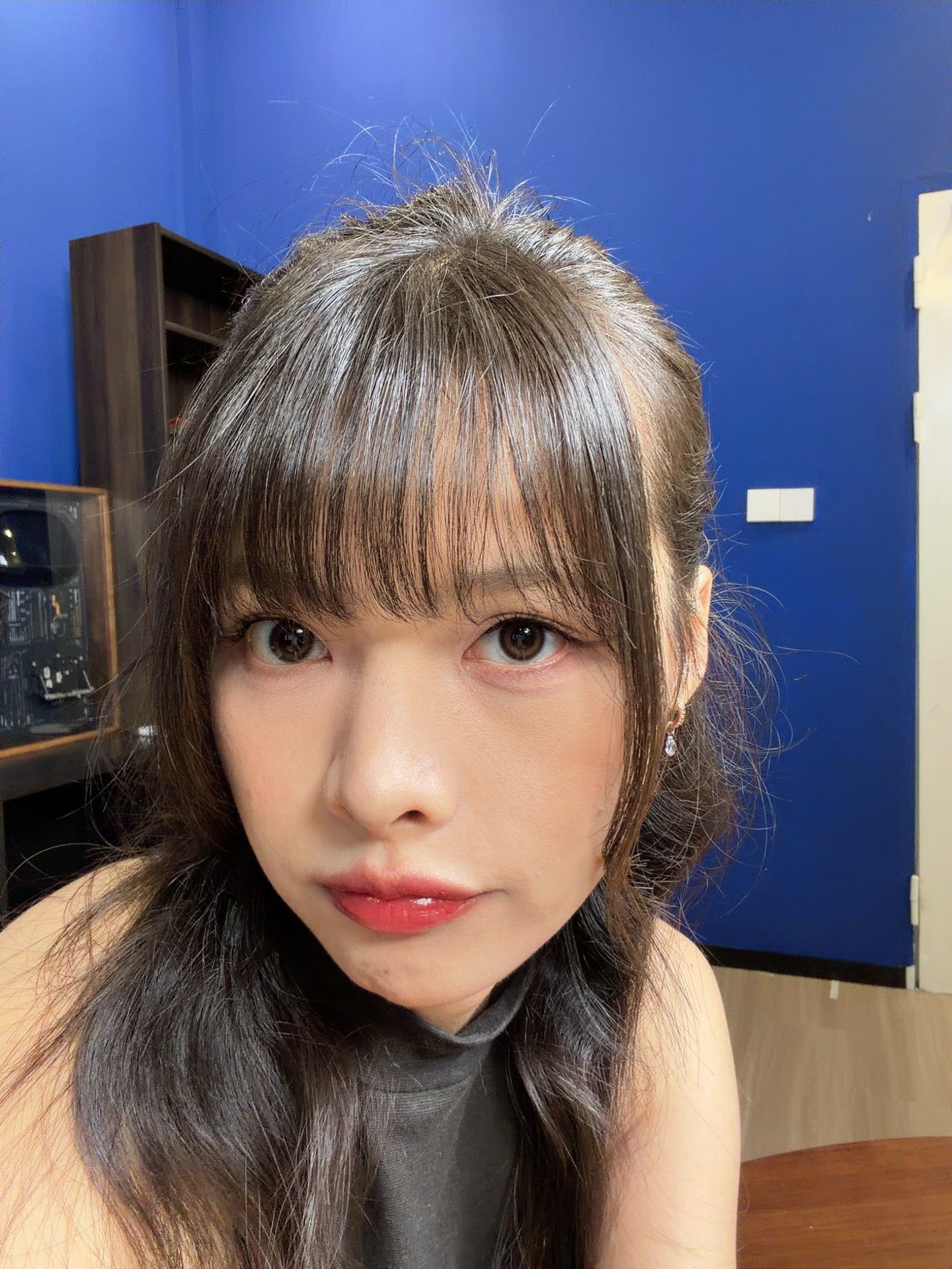 也是很久很久很久没扎过头发了 