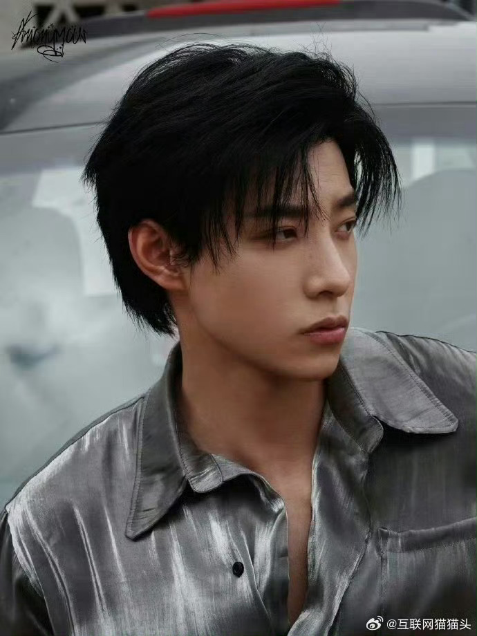 马小宇镜头签马小宇确实挺帅的，短剧里面的男演员算很好的了 