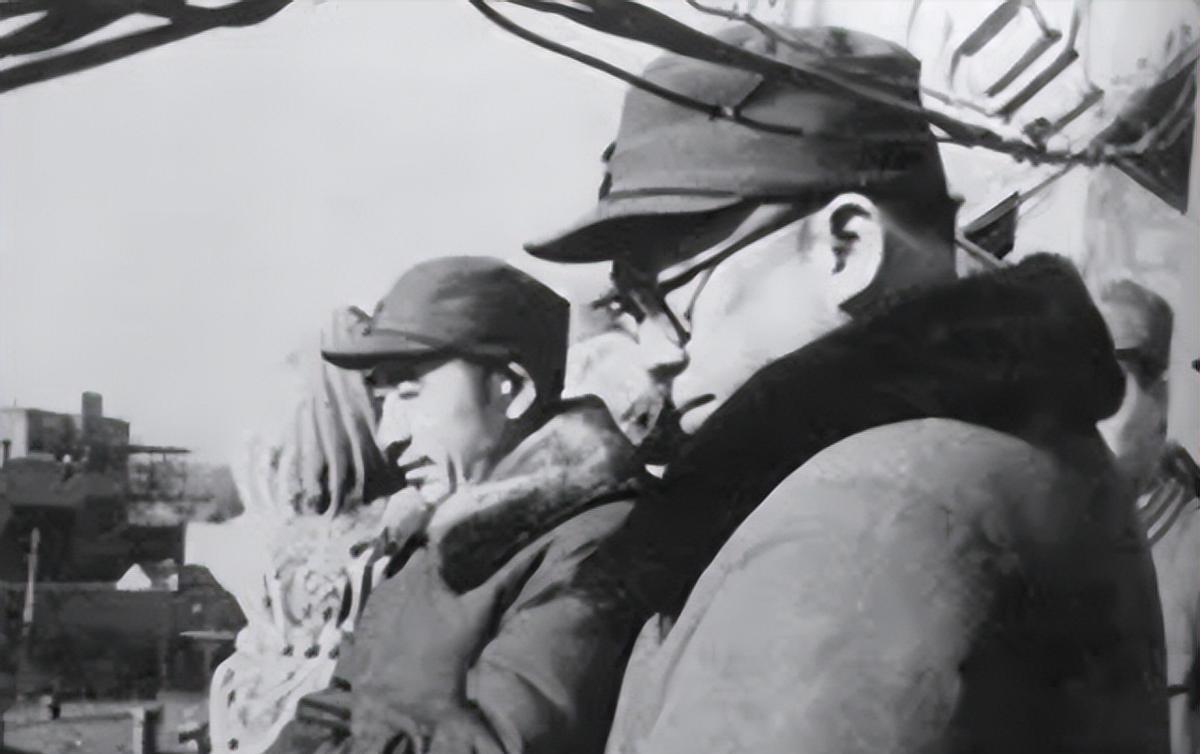 1963年罗荣桓病重时，临走前只吐出一个字：“华”，毛主席当场就说：让他接你的班