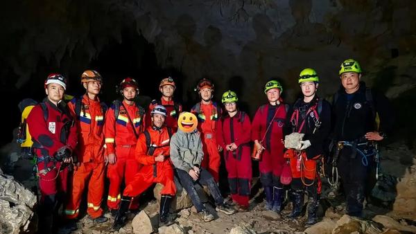 韦某在广西河池凤山县江洲地下长廊失联6天后被找到的事件。

韦某在地下长廊失联，