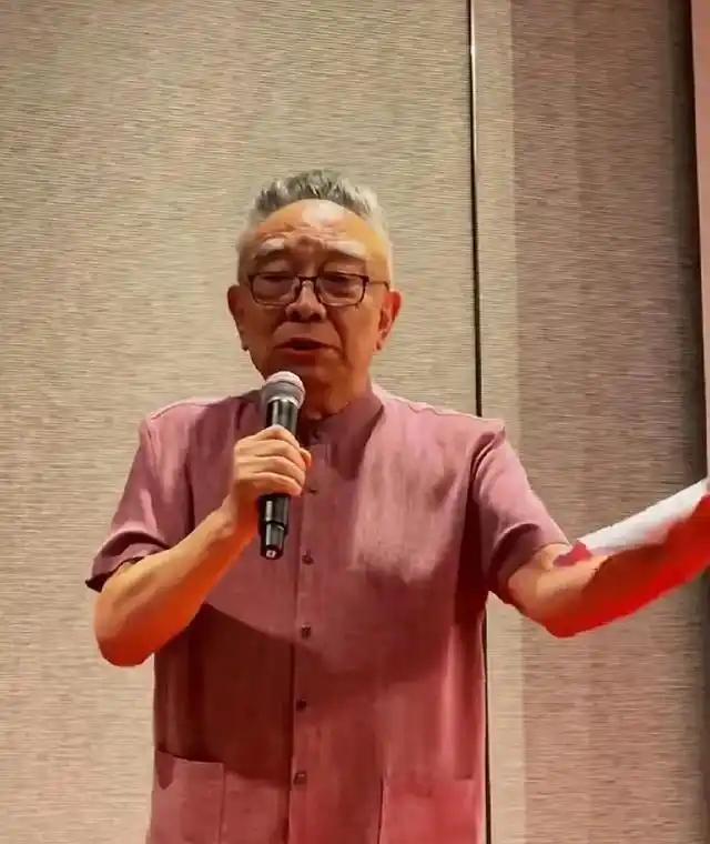 如今已经八十岁的鲍国安，晚年生活低调得让人意外。居住在北京一处朴实老旧的居民小区