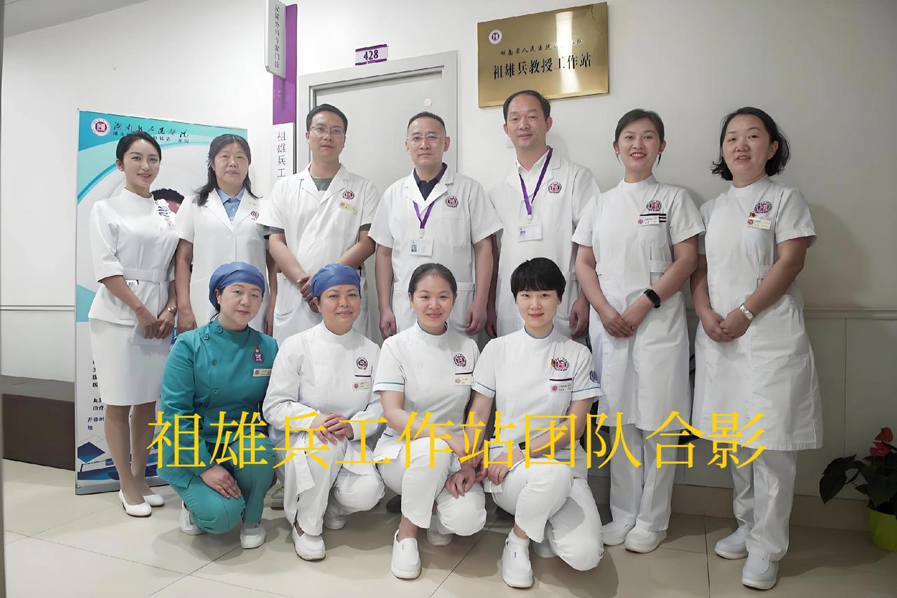 事情闹大了！祖院长被暂停调查，两专家门诊暂停几周，导致好几百患者手术被迫廷期，谁