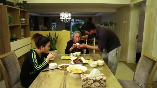 为什么现在都说儿子靠不住，很多家庭甚至开始流行“养女防老”了呢？

在我看来，这