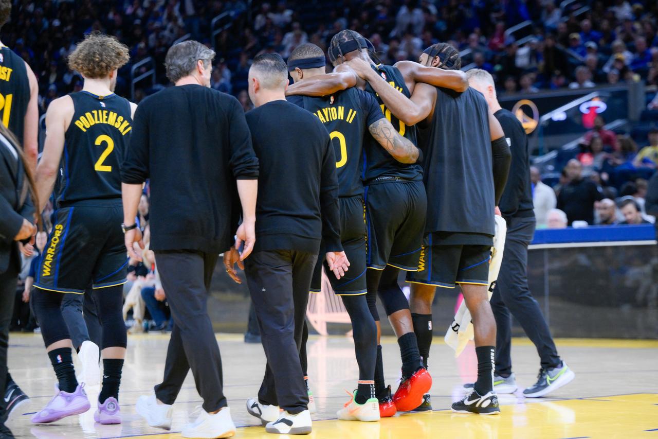 又老又矮！勇士早就注定会遭遇大面积伤病！

我在开赛之初就非常担忧勇士的伤病问题