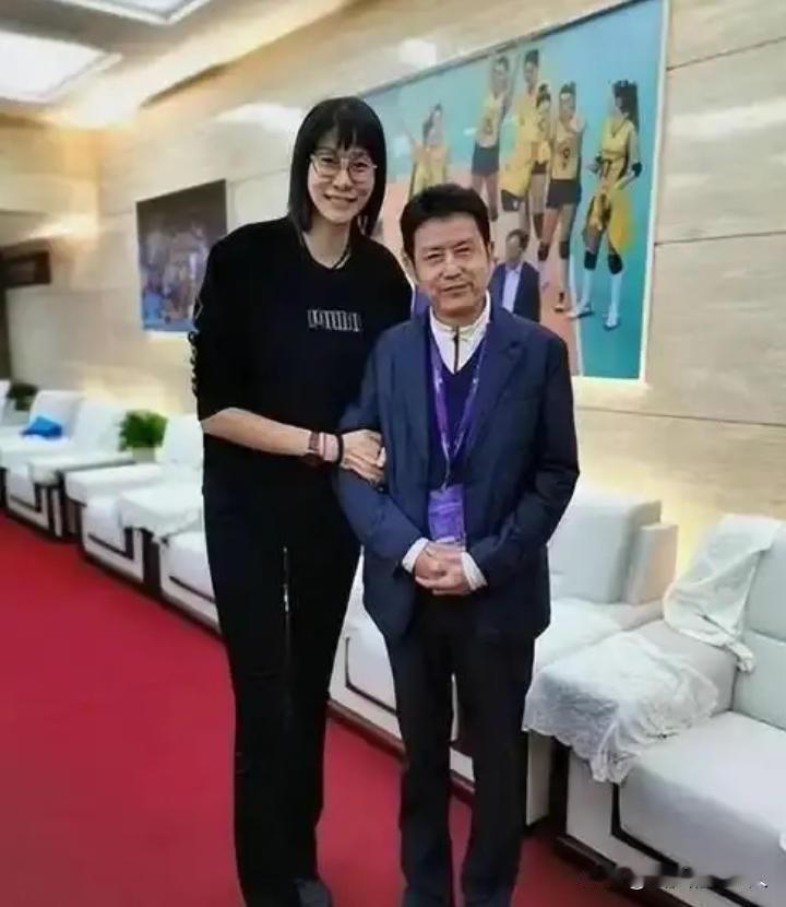 1992年，陈忠和的妻子因背包带勾住了火车，而被卷入火车下不幸而亡。3年后，陈忠