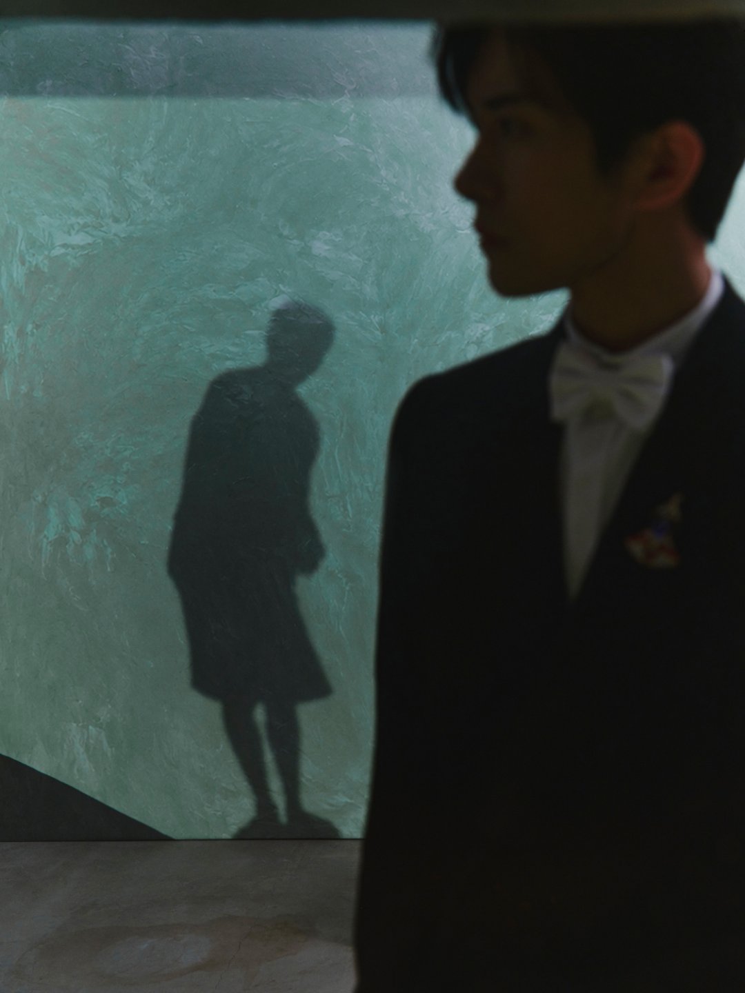 易烊千玺百花奖最佳男主   和千玺说晚安 光华流泻，梅园倾身舞一曲；莺啼宛转，戏