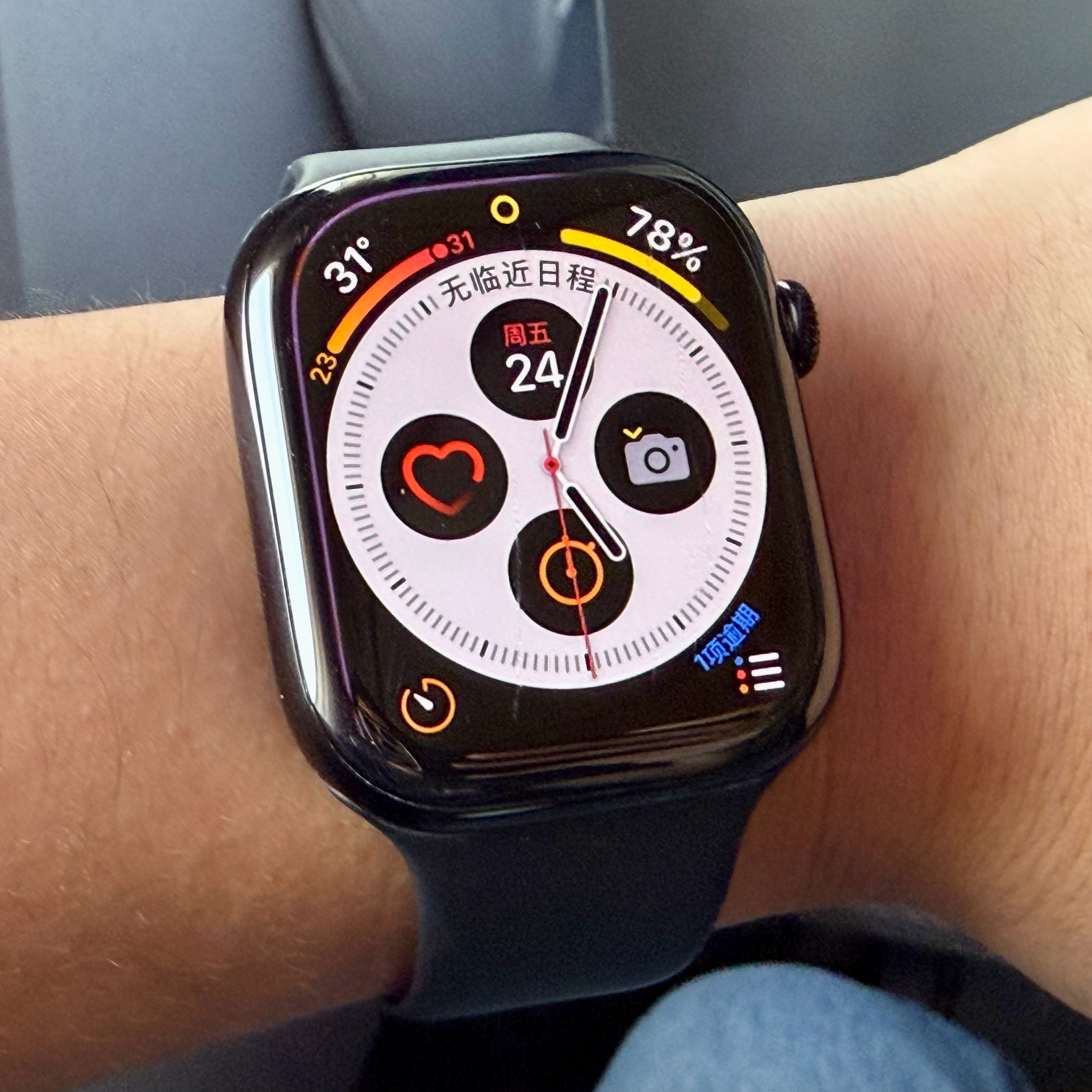 出差忘带apple watch充电器了，一大早赶紧打开了省电模式，到现在还剩这么