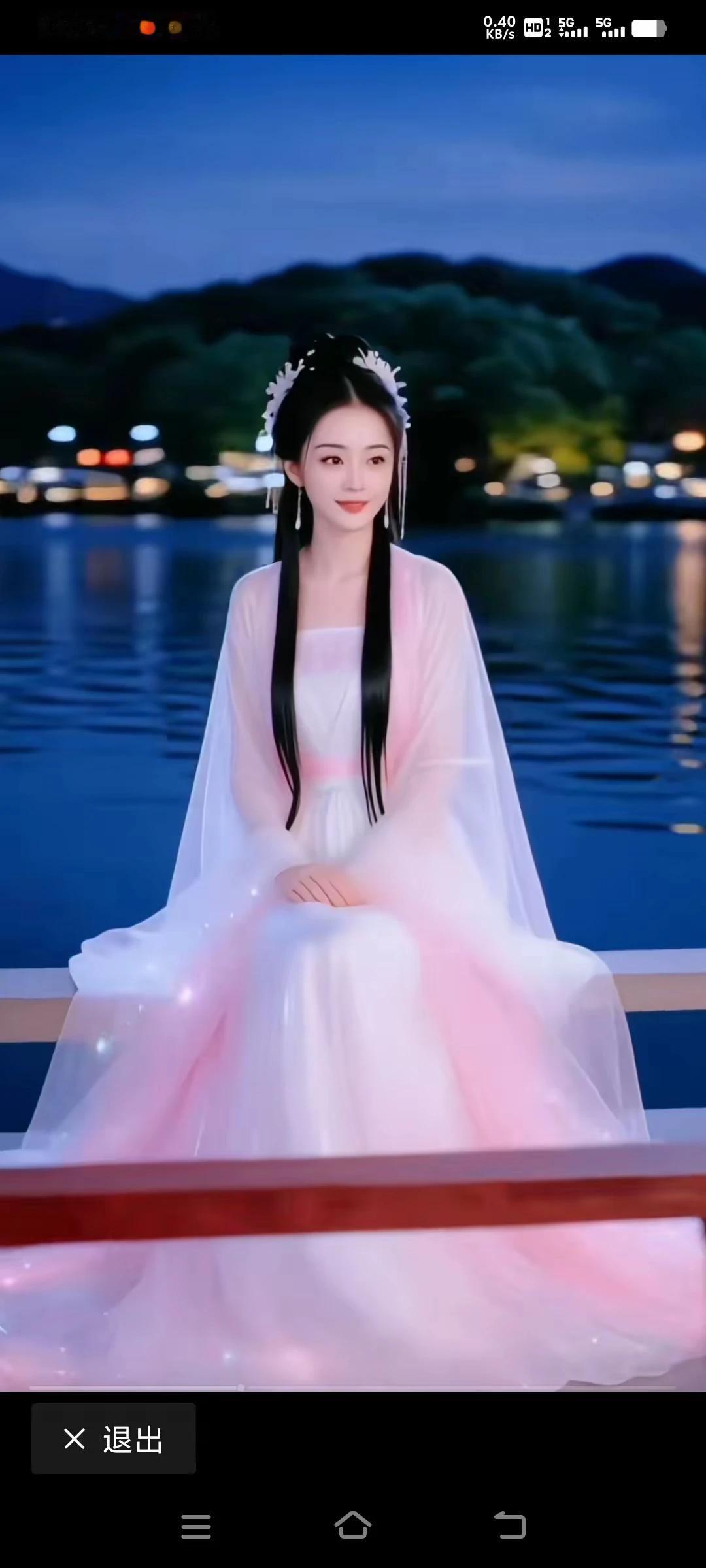 上联：贵妃醉酒别霸王
下联：吴刚挥斧砍桂香