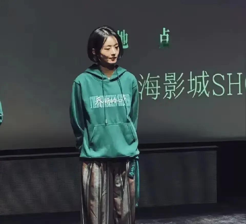 赵丽颖这和农村妇女没啥区别啊！没有了专业的团队，离开了化妆师，原来赵丽颖也是个路