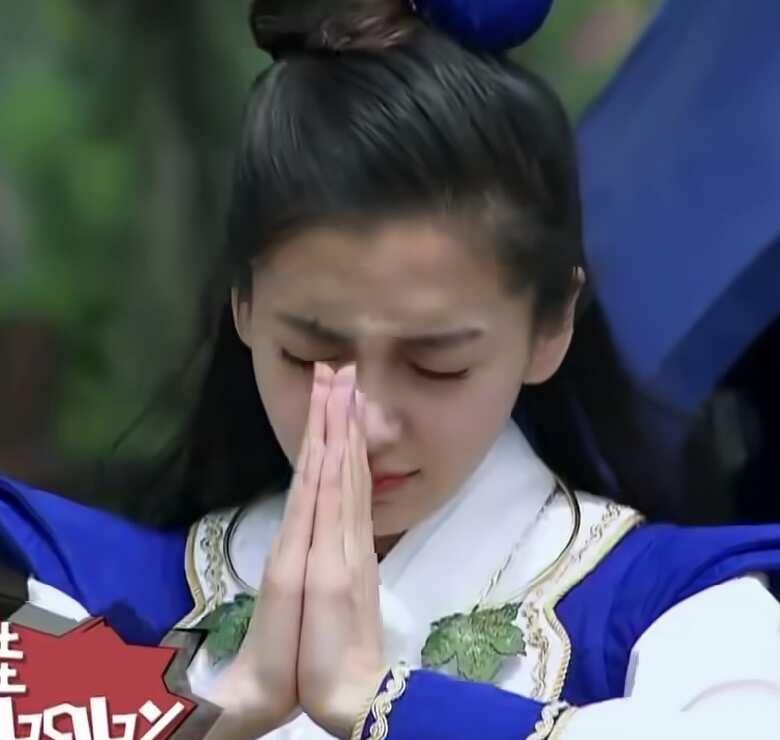建设angelababy糊糊萌图
哎呀她只是一个天真可爱的葫芦娃你们不要对她太严