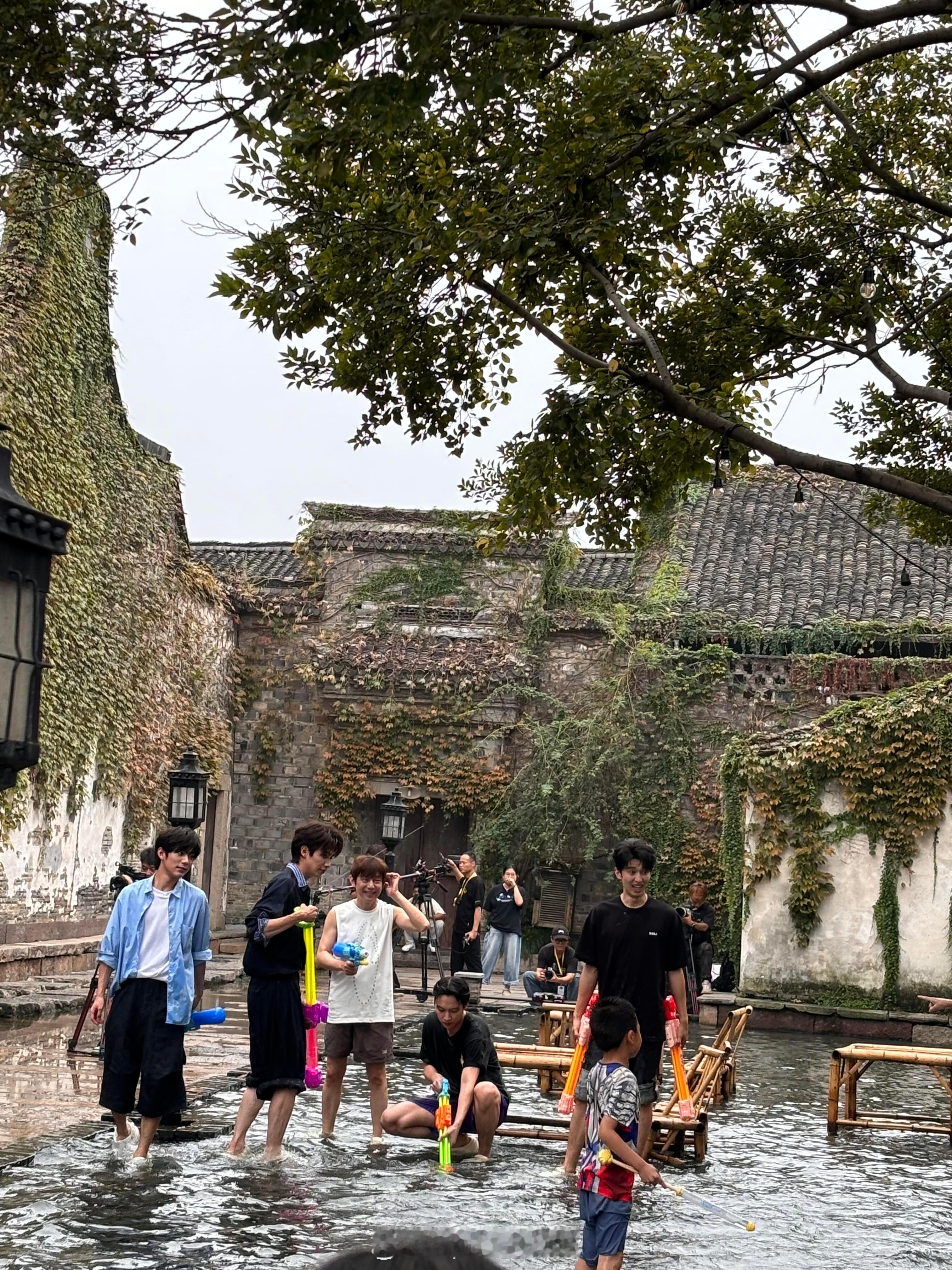 向往的生活8第四次录制常驻：何炅、黄磊、彭昱畅、张子枫飞行：吴泽林（湖南卫视主持