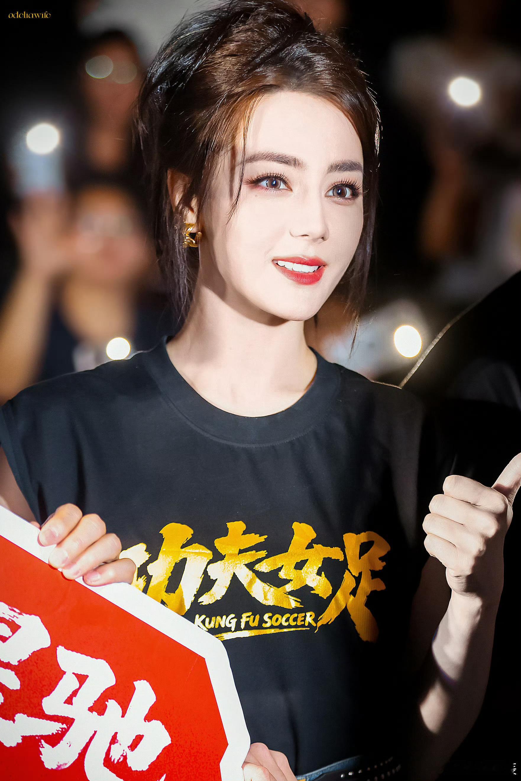 迪丽热巴路演状态神颜。。。 