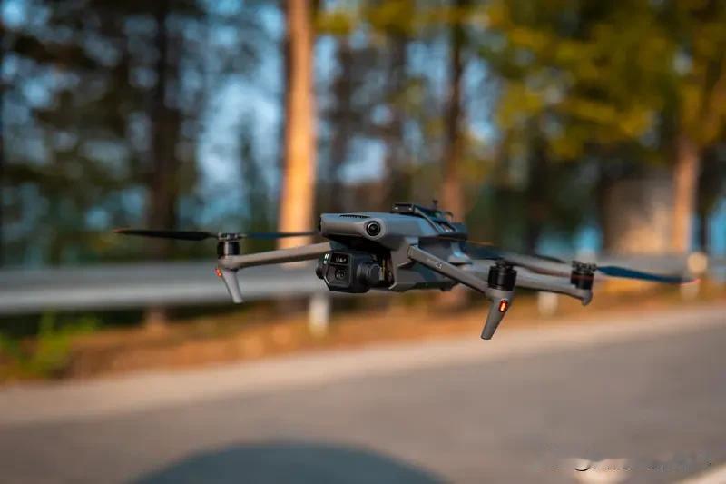 乌无人机绑钓鱼竿击落6架俄无人机 俄乌战场上又现神操作，乌军把普通钓鱼竿绑在无人