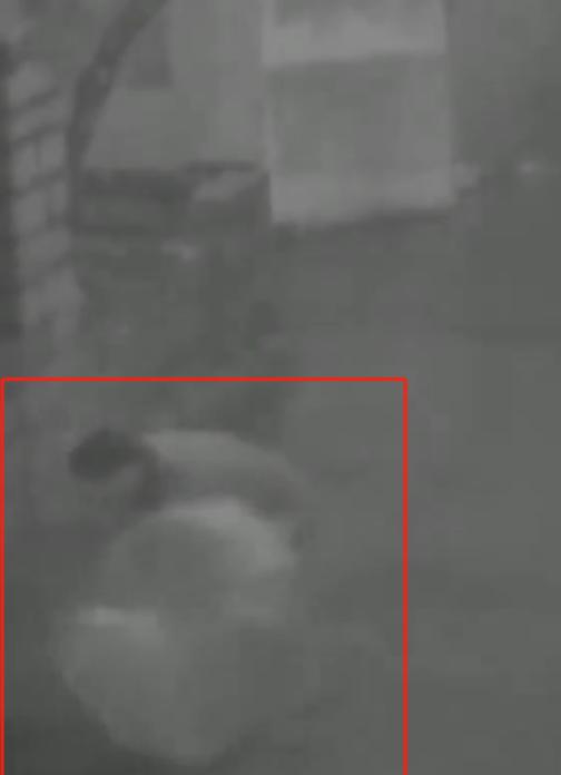 2013年冬天，1米5高的湖南富婆，被朋友硬生生塞入3米高的下水道。她把衣服逐一