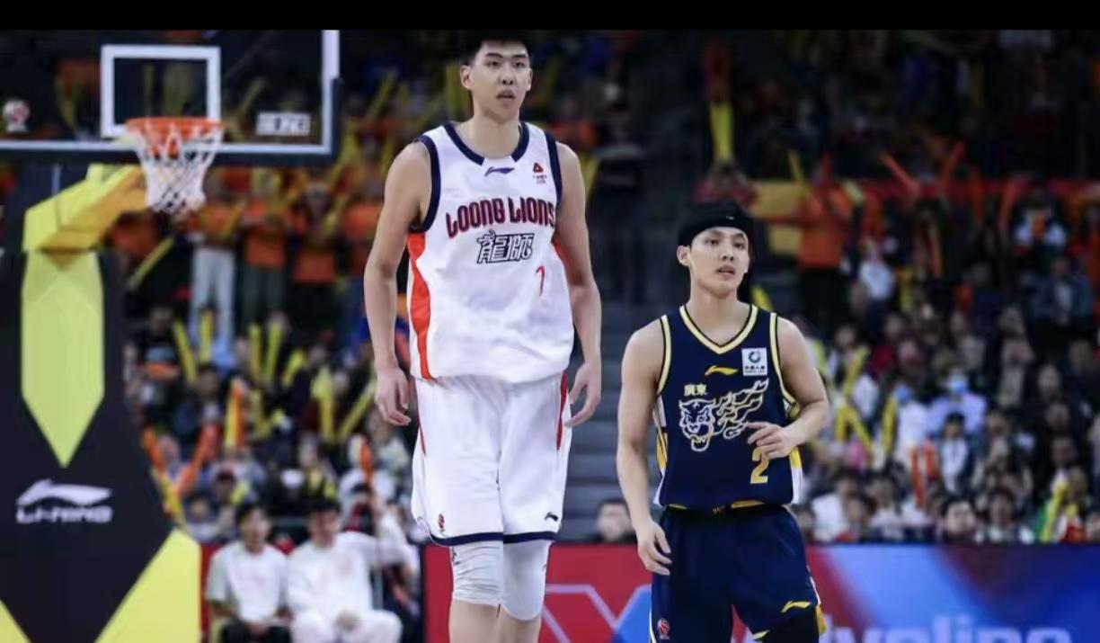 杜峰不担任广东主帅了，徐昕回广东打球还有戏吗？他去海外打球一事到现在也没有最终敲