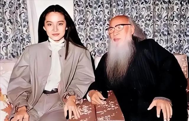 1983年，导演徐克为求张大千墨宝，备着厚礼登门拜访，谁料84岁的张大千，早已封