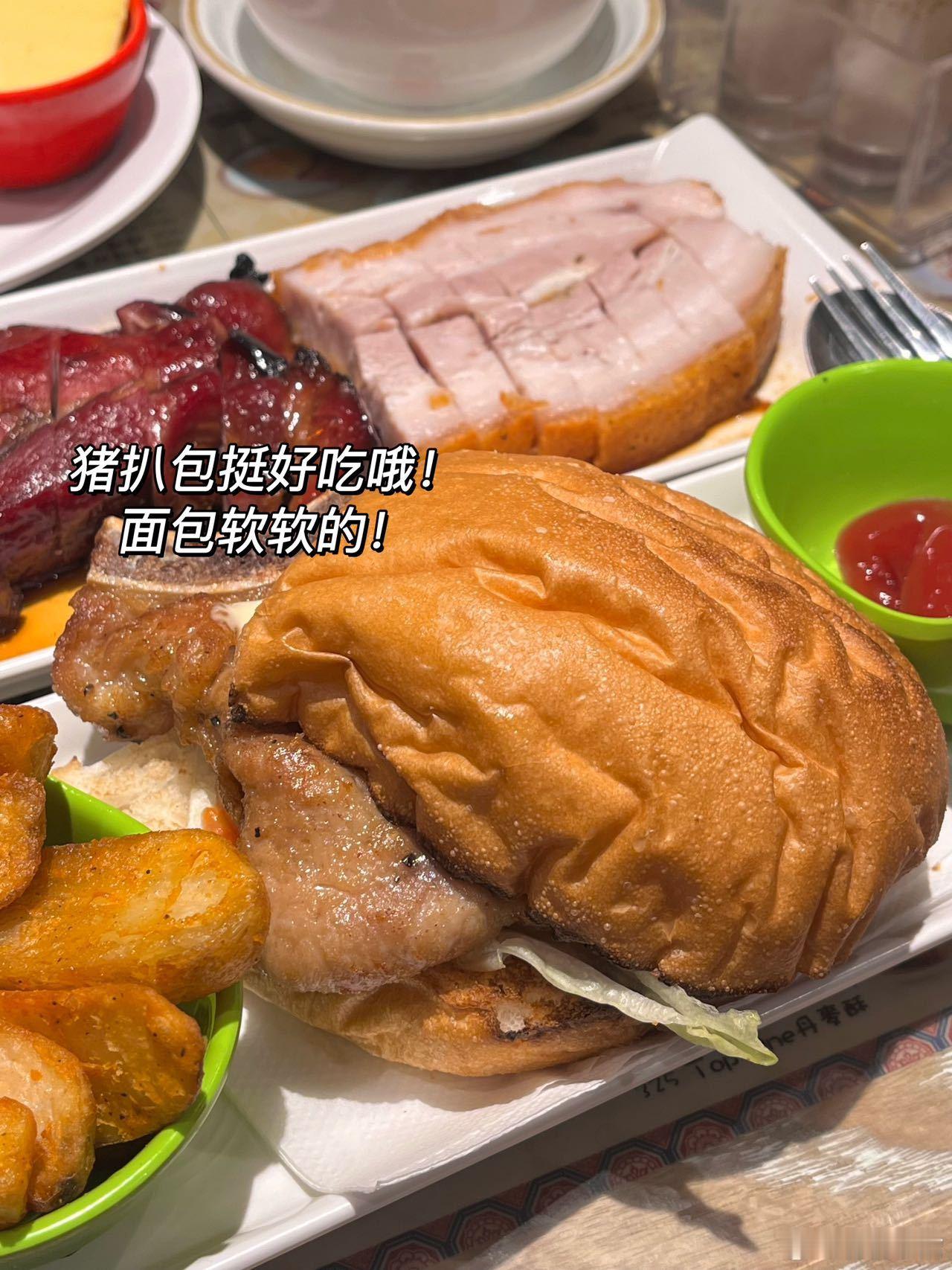 🇭🇰香港本地人推荐的平价茶餐厅👍门口排队人很多！一队堂食一队外卖🥡不叫号