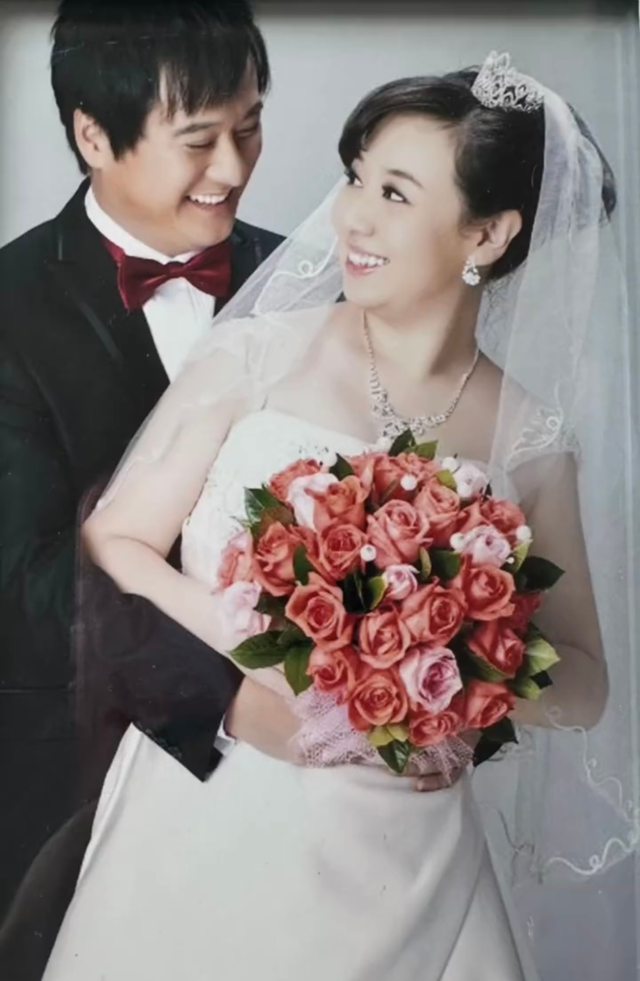 关凌老公被说像周润发关凌夫妻被说像林志玲周润发关凌马拉松受访超期待见林志玲！当年