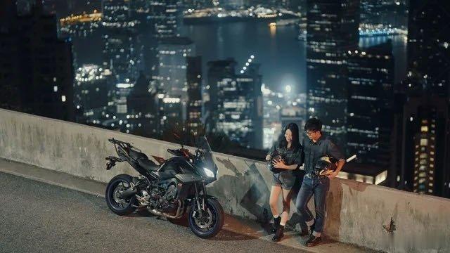 MV看了一半，以为阿细不出镜只唱，点知转场系男主的女朋友，几好，有惊喜又有参与感