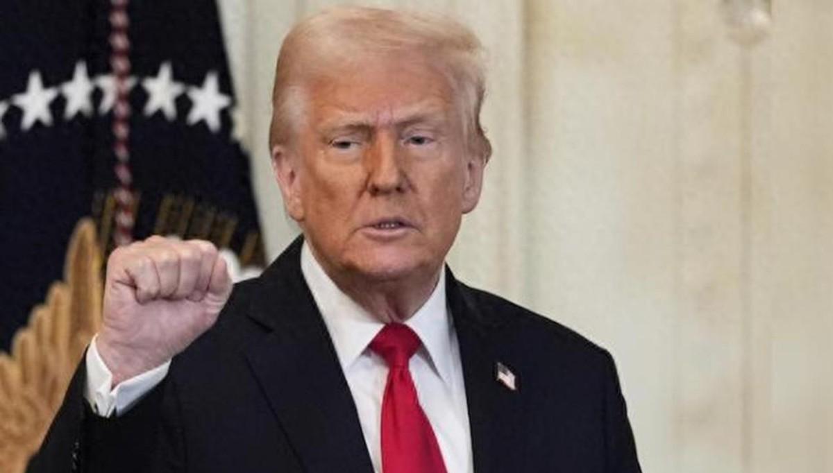 政府停摆了，DHS没钱了，明尼阿波利斯街上还在贴“ICE滚蛋”的海报。
今天是2